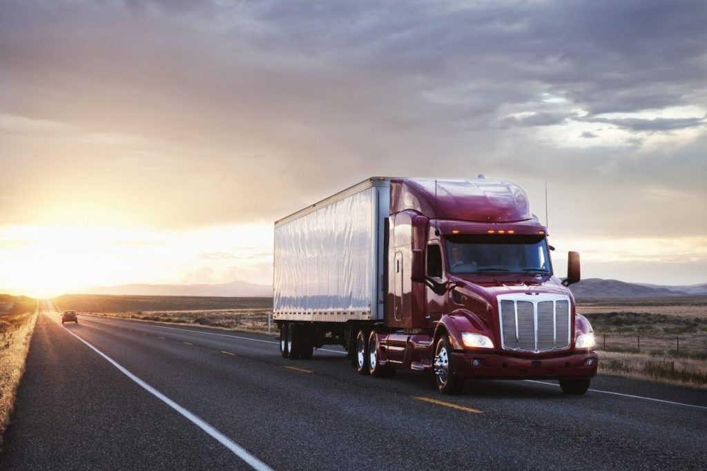 lota de camiones de Grupo Logístico PLIM para transporte local y foráneo en México